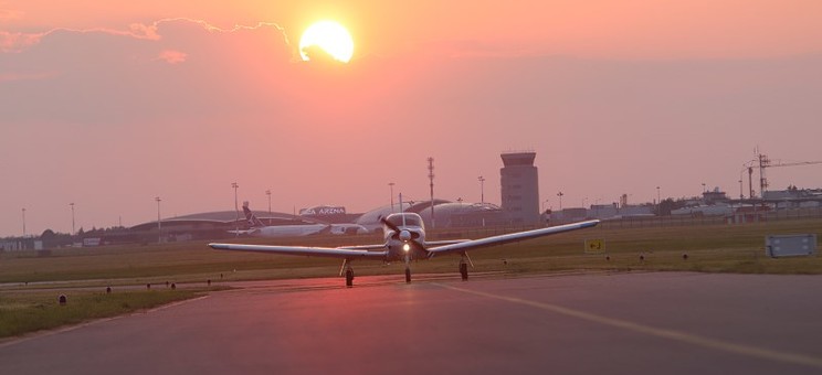 Trwa gorący sezon szkoleniowy w Ośrodku Kształcenia Lotniczego - galeria zdjęć