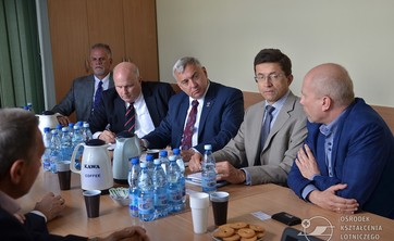 Przedstawiciele Boeinga z wizytą w Ośrodku Kształcenia Lotniczego